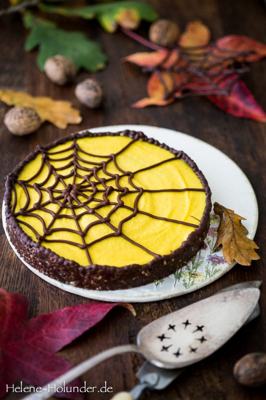 Spiderweb Golden Milk Cake, vegan, Helene Holunder