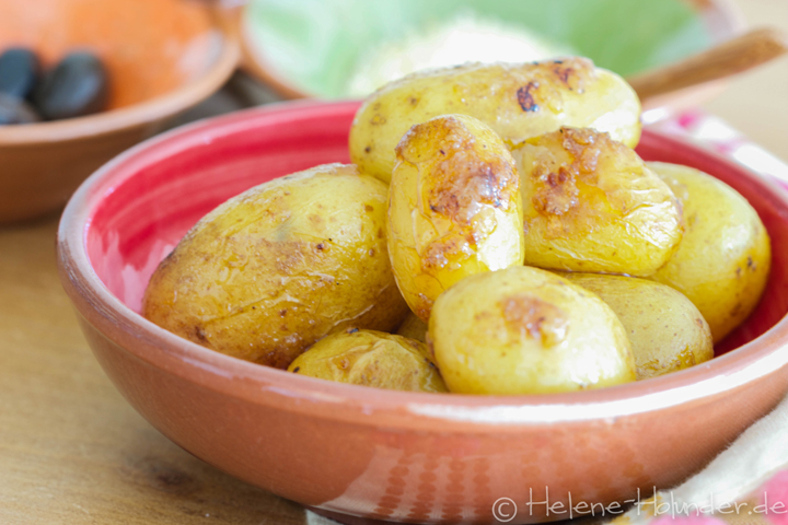 Mediterraner Spargel aus dem Ofen mit Salz-Karamellkartoffeln und ...