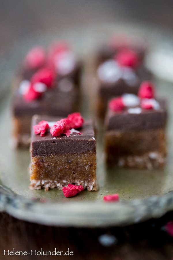 Salted Chocolate Date Bars schnell ganz viel gesunde Schoki bitte