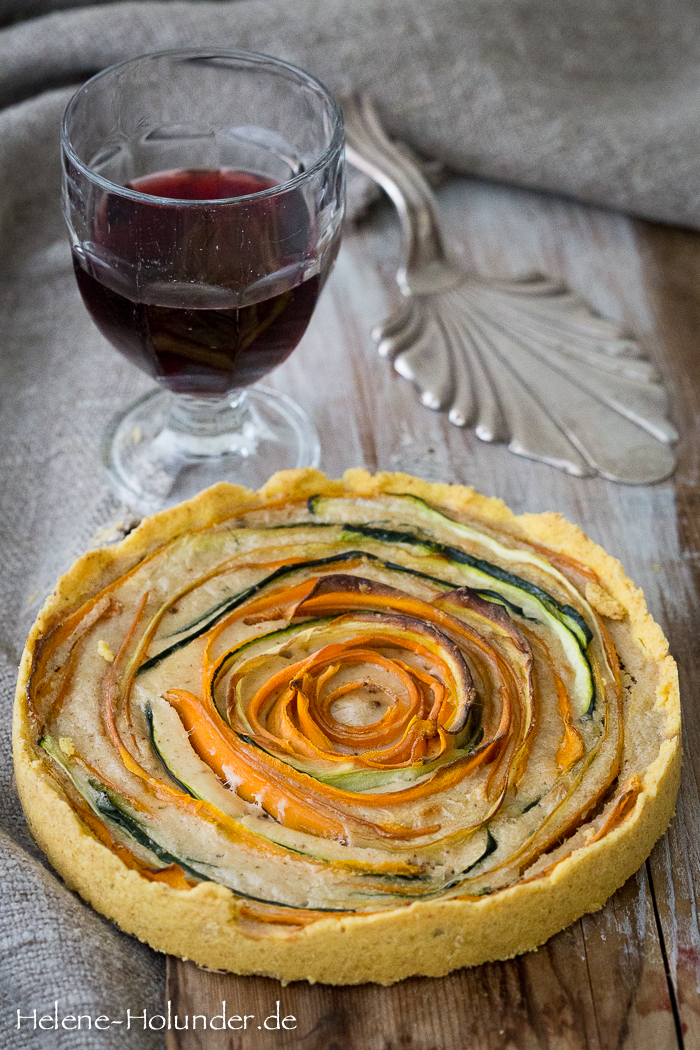 Eine cremige Möhren Zucchini Tarte wärmt nach dem Winterspaziergang ...