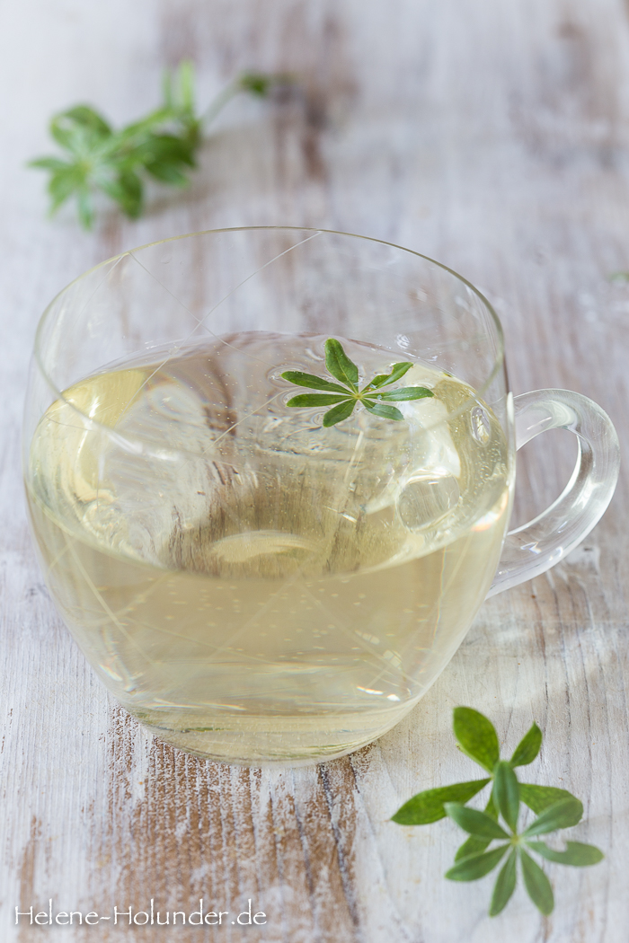 Omas Schätze: Maibowle mit Waldmeister - Helene Holunder Omas Schätze: Maibowle mit Waldmeister - Helene Holunder